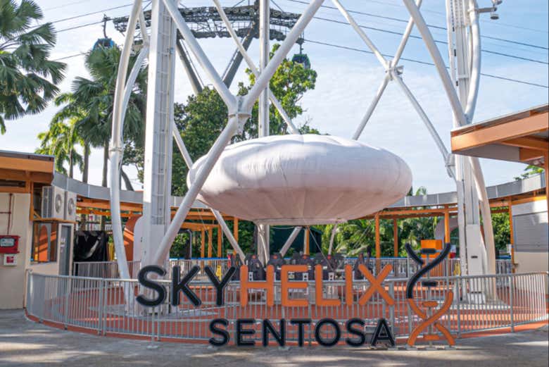La entrada a la atracción SkyHelix